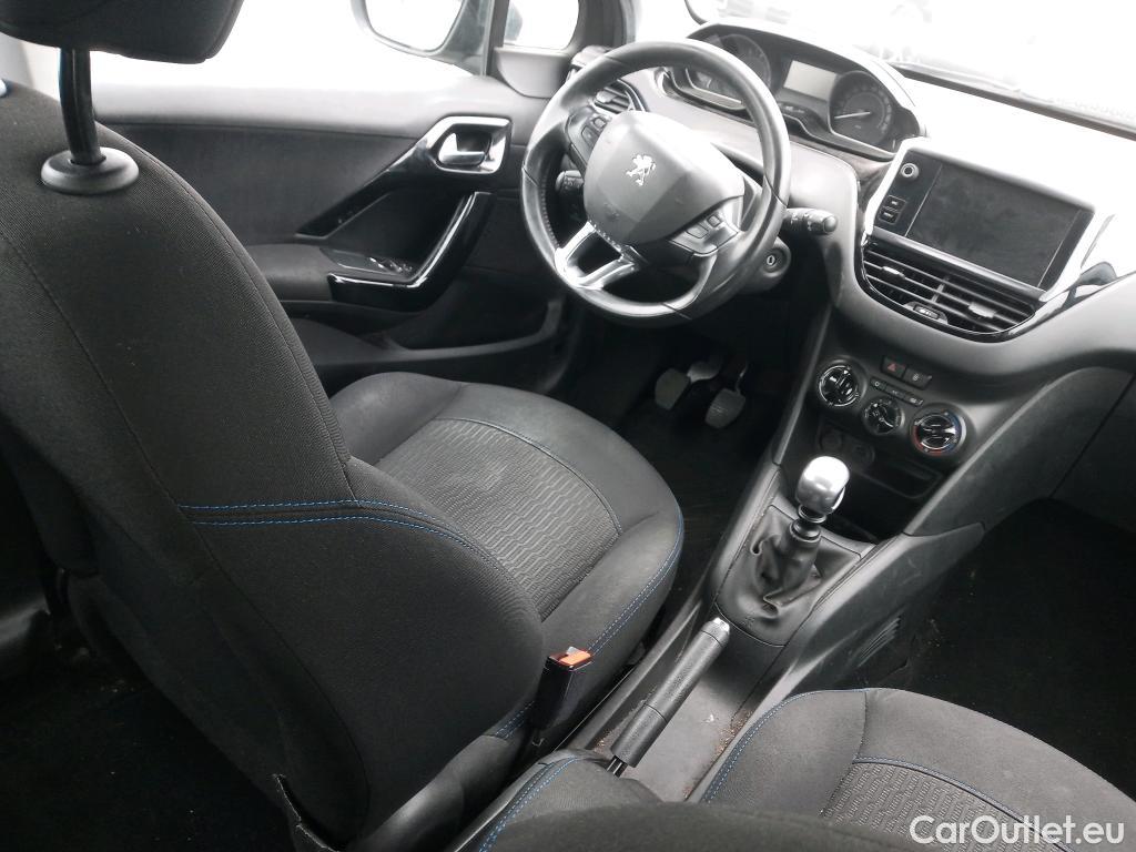  Peugeot  208 PEUGEOT  / 2015 / 5P / berlina con portón 5P Signature 1.2L PureTech 81KW (110CV) (AC) #6