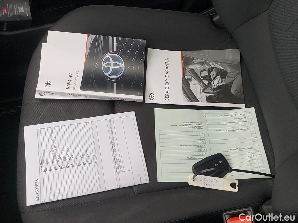 Toyota  RAV4 TOYOTA  / 2018 / 5P / todoterreno 2.5l 220H Advance 4WD #9