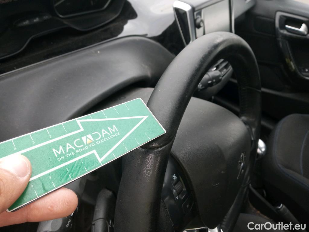  Peugeot  208 PEUGEOT  / 2015 / 5P / berlina con portón 5P Signature 1.2L PureTech 81KW (110CV) (AC) #29