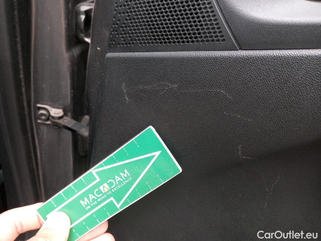  Peugeot  208 PEUGEOT  / 2015 / 5P / berlina con portón 5P Signature 1.2L PureTech 81KW (110CV) (AC) #17