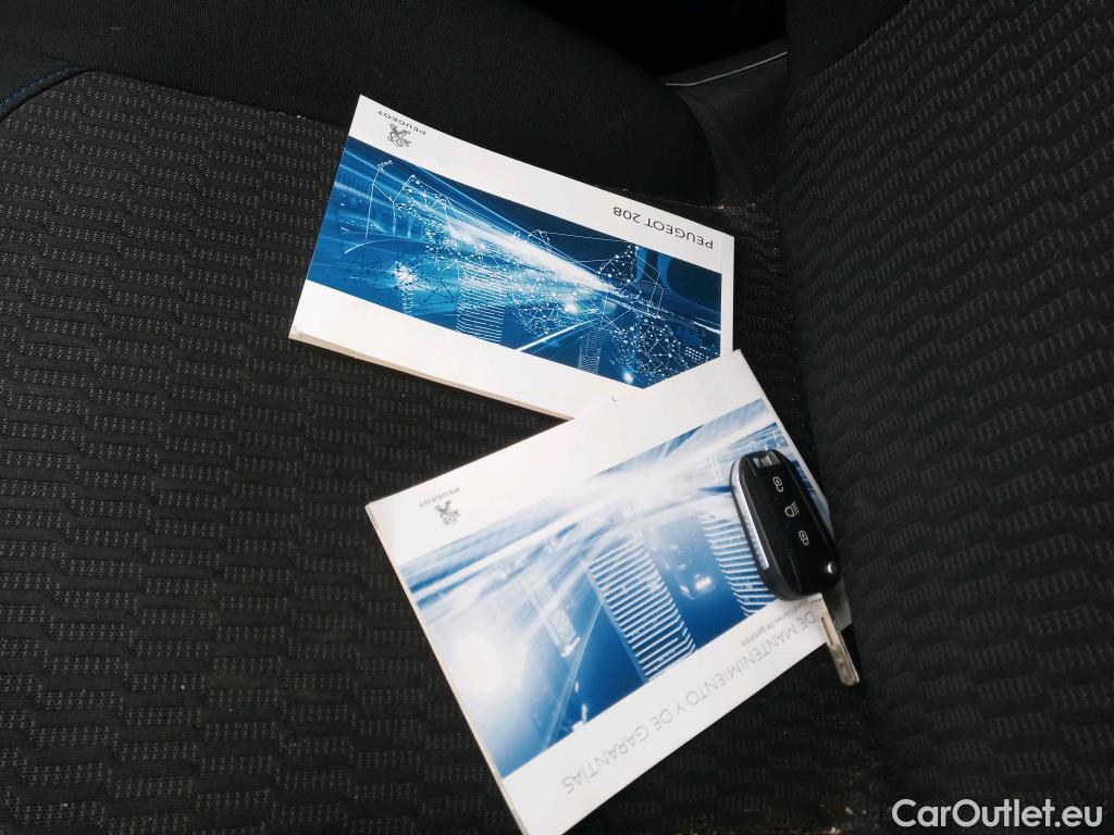  Peugeot  208 PEUGEOT  / 2015 / 5P / berlina con portón 5P Signature 1.2L PureTech 81KW (110CV) (AC) #28