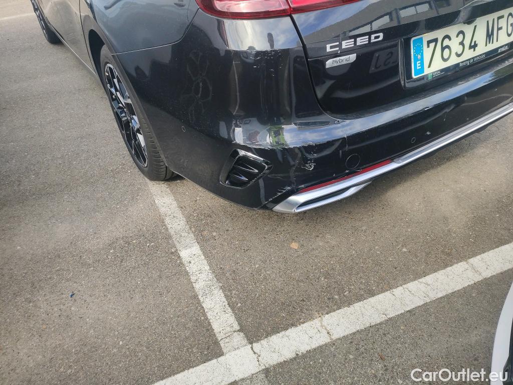  KIA  Cee'd KIA Ceed Tourer / 2021 / 5P / familiar Tourer 1.5 MHEV 118kW(160CV) GT Line DCT #32
