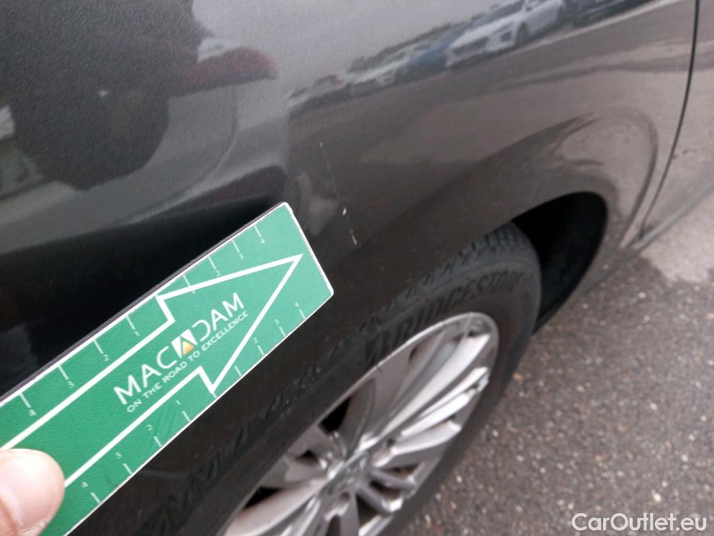  Peugeot  208 PEUGEOT  / 2015 / 5P / berlina con portón 5P Signature 1.2L PureTech 81KW (110CV) (AC) #35