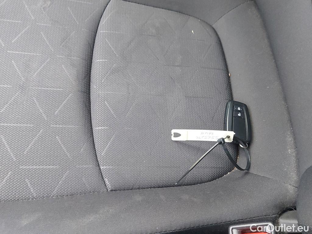 Toyota  RAV4 TOYOTA  / 2018 / 5P / todoterreno 2.5l 220H Advance 4WD #2