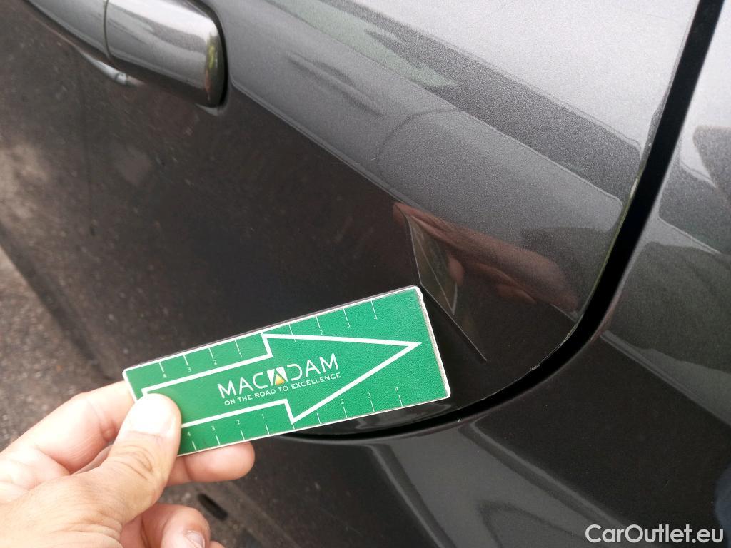  Peugeot  208 PEUGEOT  / 2015 / 5P / berlina con portón 5P Signature 1.2L PureTech 81KW (110CV) (AC) #23