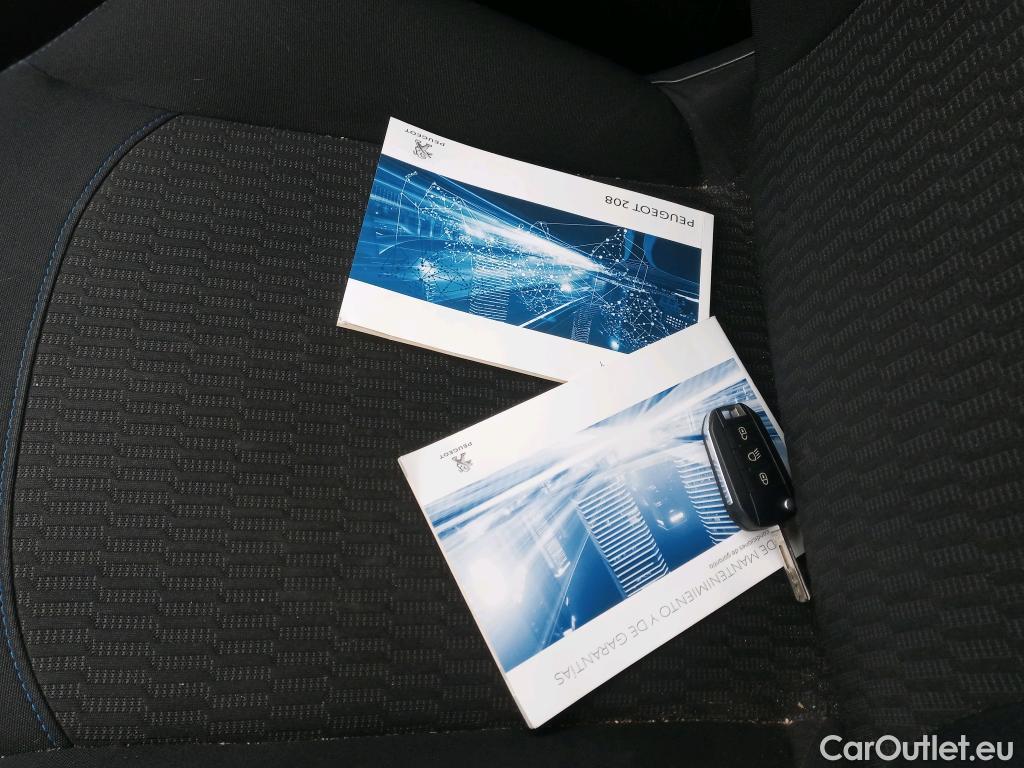  Peugeot  208 PEUGEOT  / 2015 / 5P / berlina con portón 5P Signature 1.2L PureTech 81KW (110CV) (AC) #2