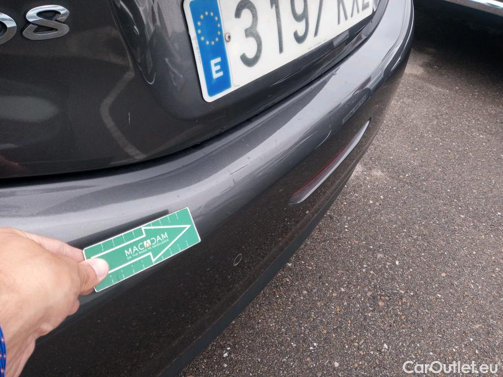  Peugeot  208 PEUGEOT  / 2015 / 5P / berlina con portón 5P Signature 1.2L PureTech 81KW (110CV) (AC) #32