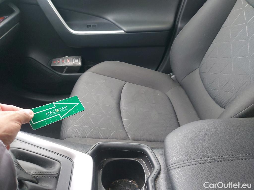 Toyota  RAV4 TOYOTA  / 2018 / 5P / todoterreno 2.5l 220H Advance 4WD #3