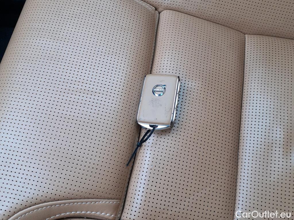  Volvo  XC60 VOLVO  / 2017 / 5P / todoterreno 2.0 T8 AWD Inscription Auto #3