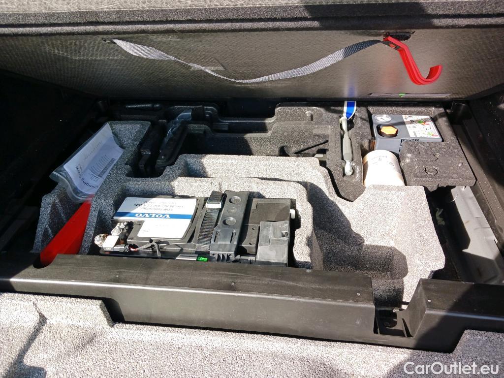  Volvo  XC60 VOLVO  / 2017 / 5P / todoterreno 2.0 T6 AWD Recharge Inscription Exp Auto #4