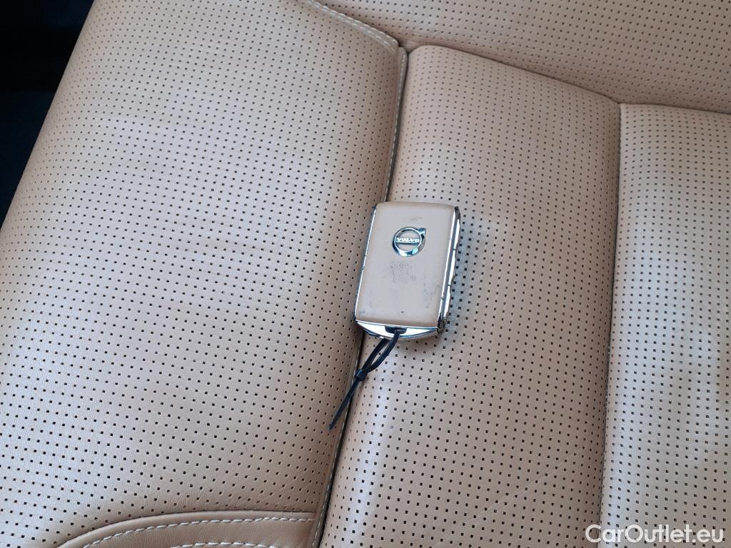  Volvo  XC60 VOLVO  / 2017 / 5P / todoterreno 2.0 T8 AWD Inscription Auto #4