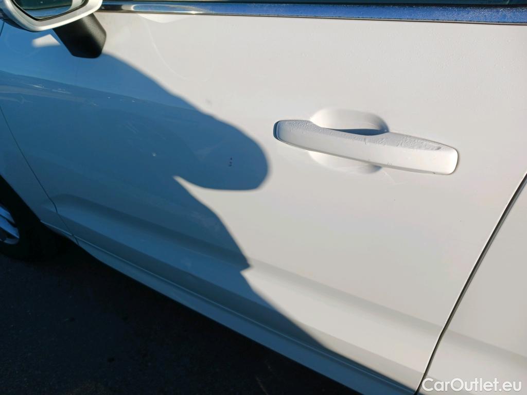  Volvo  XC60 VOLVO  / 2017 / 5P / todoterreno 2.0 B4 D4 AWD Business Plus Auto #24