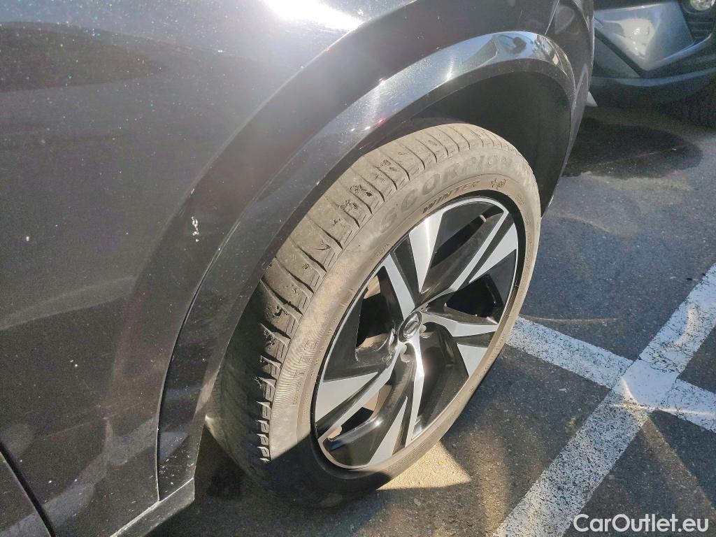 Volvo  XC90 VOLVO  / 2019 / 5P / todoterreno 2.0 B5 D5 AWD R-Design Auto #3