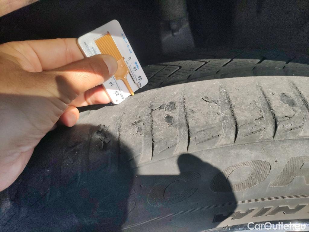 Volvo  XC90 VOLVO  / 2019 / 5P / todoterreno 2.0 B5 D5 AWD R-Design Auto #4