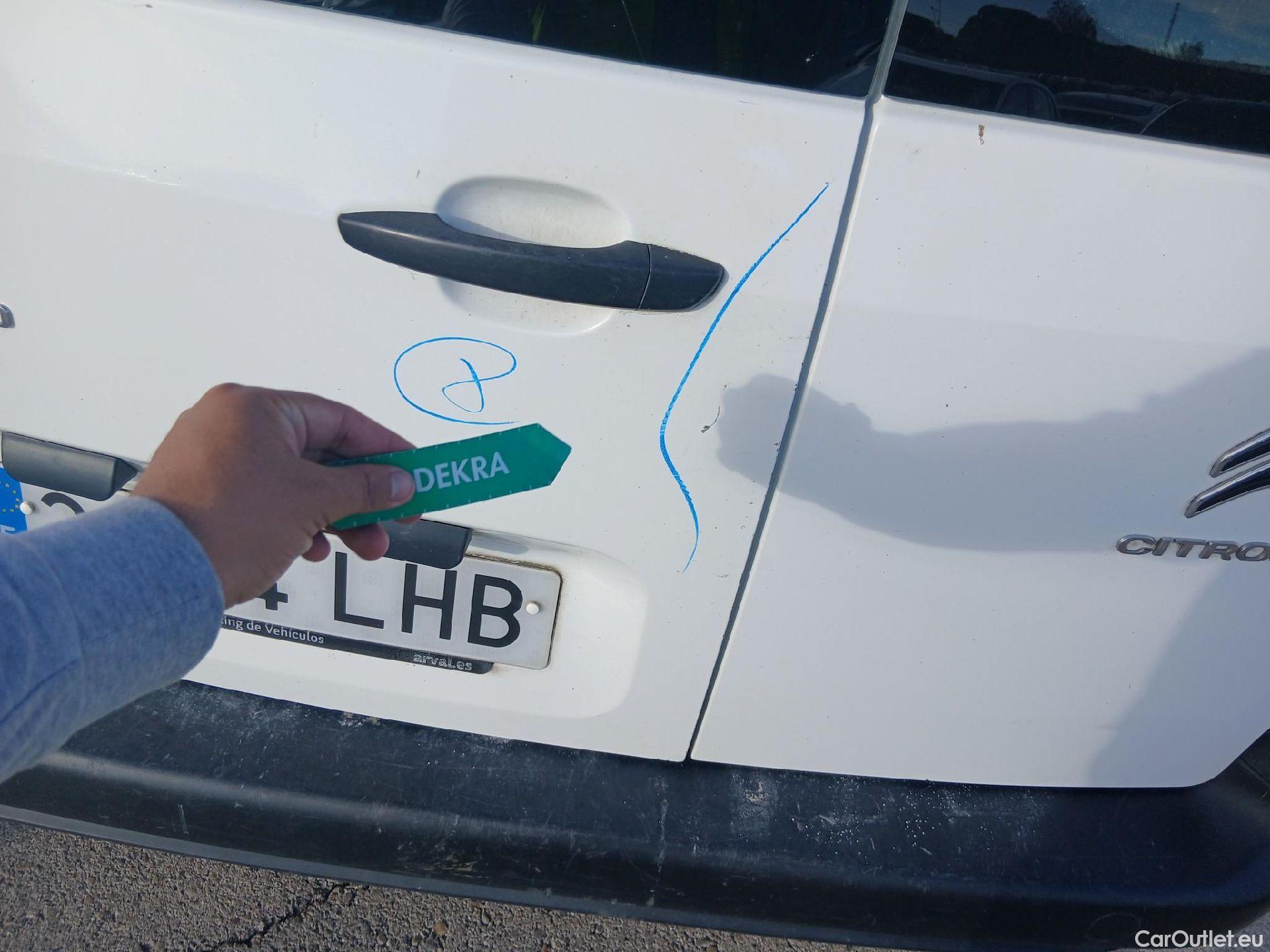  Citroen  Berlingo CITROEN  / 2018 / 4P / combi Talla M BlueHDi 100 S&S LIVE (AC) #32