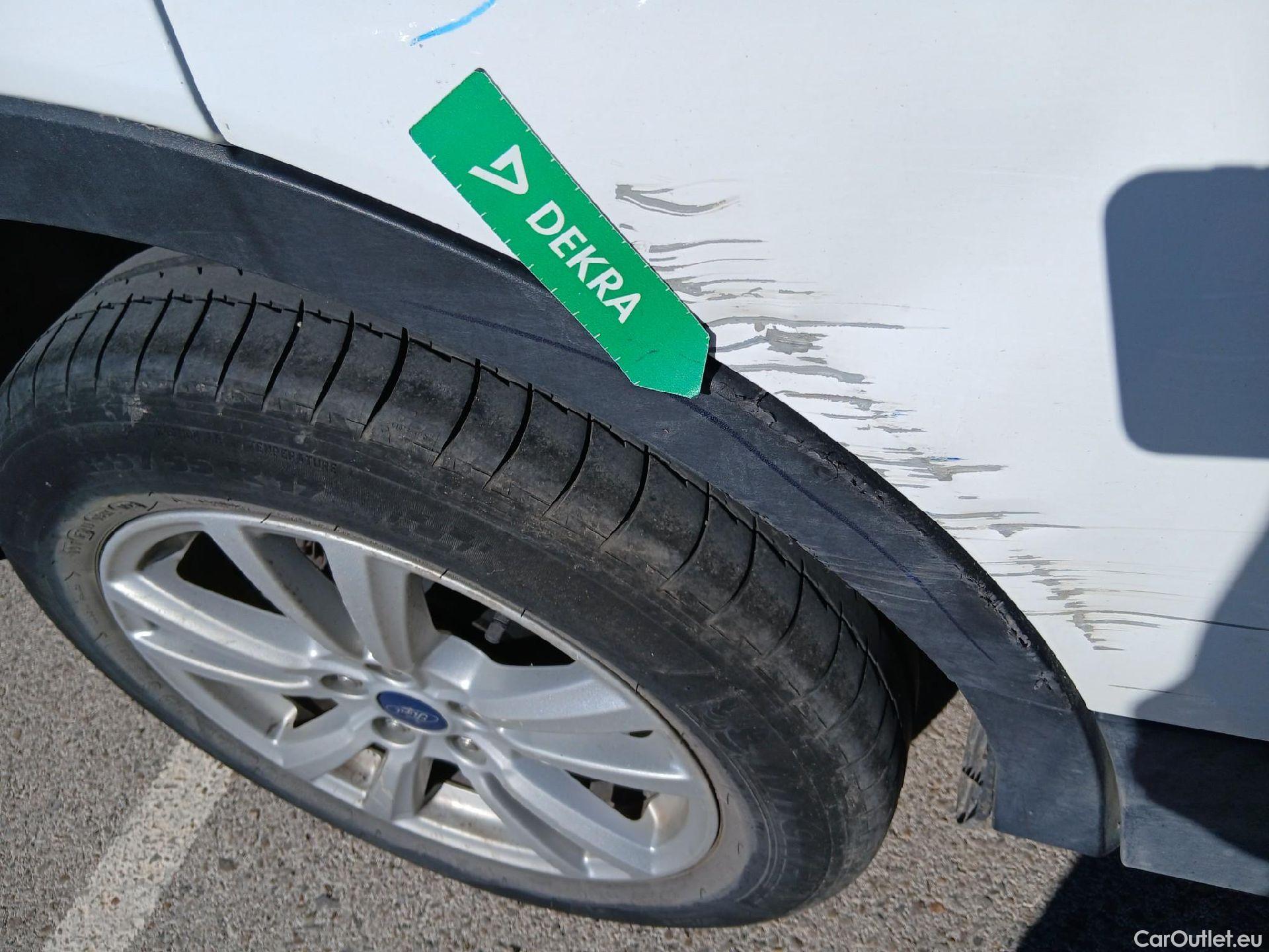  Ford  Kuga FORD  / 2016 / 5P / todoterreno 1.5 EcoBoost 88kW 4x2 Trend+ (CX) #43