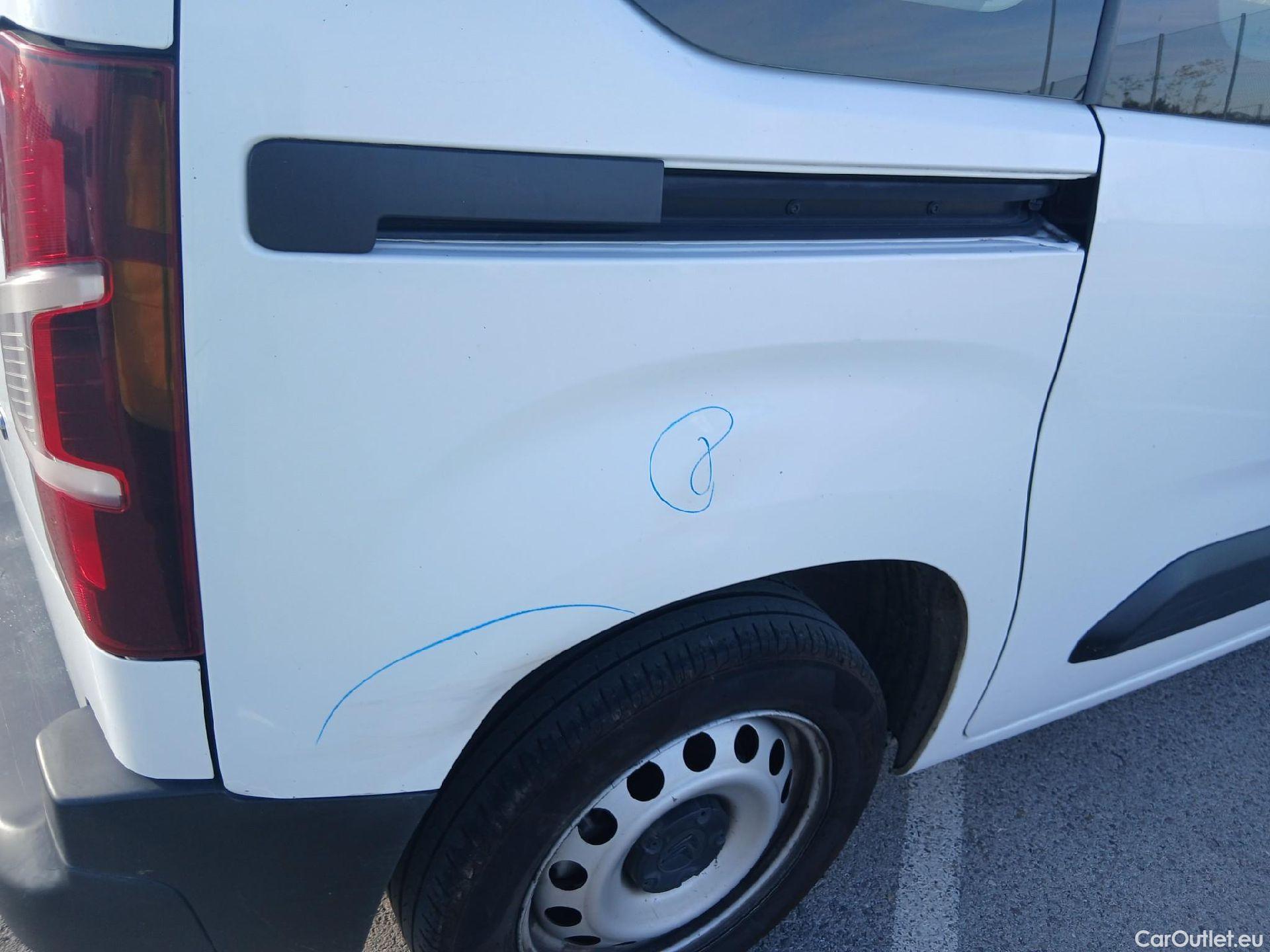  Citroen  Berlingo CITROEN  / 2018 / 4P / combi Talla M BlueHDi 100 S&S LIVE (AC) #34