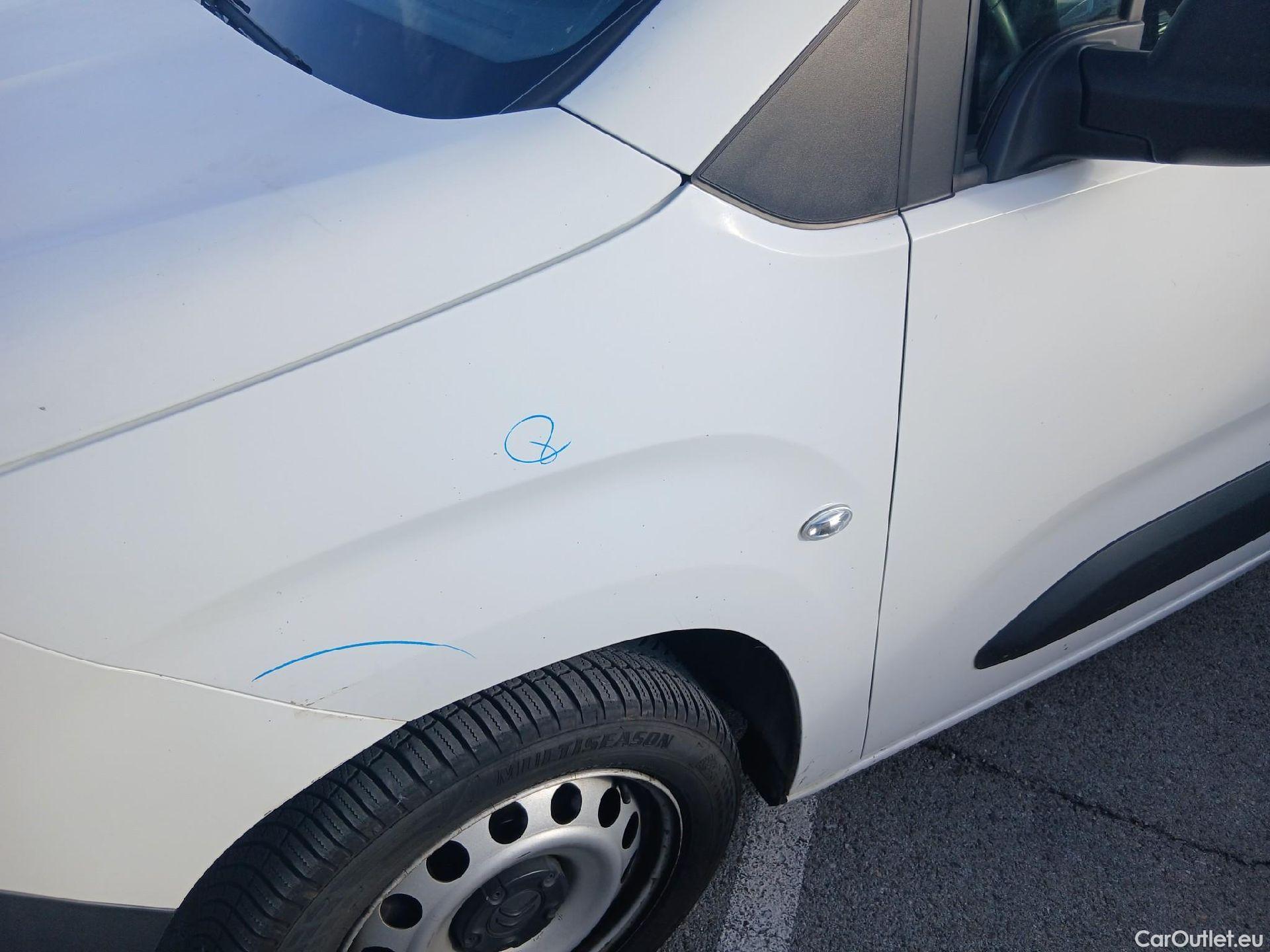  Citroen  Berlingo CITROEN  / 2018 / 4P / combi Talla M BlueHDi 100 S&S LIVE (AC) #23