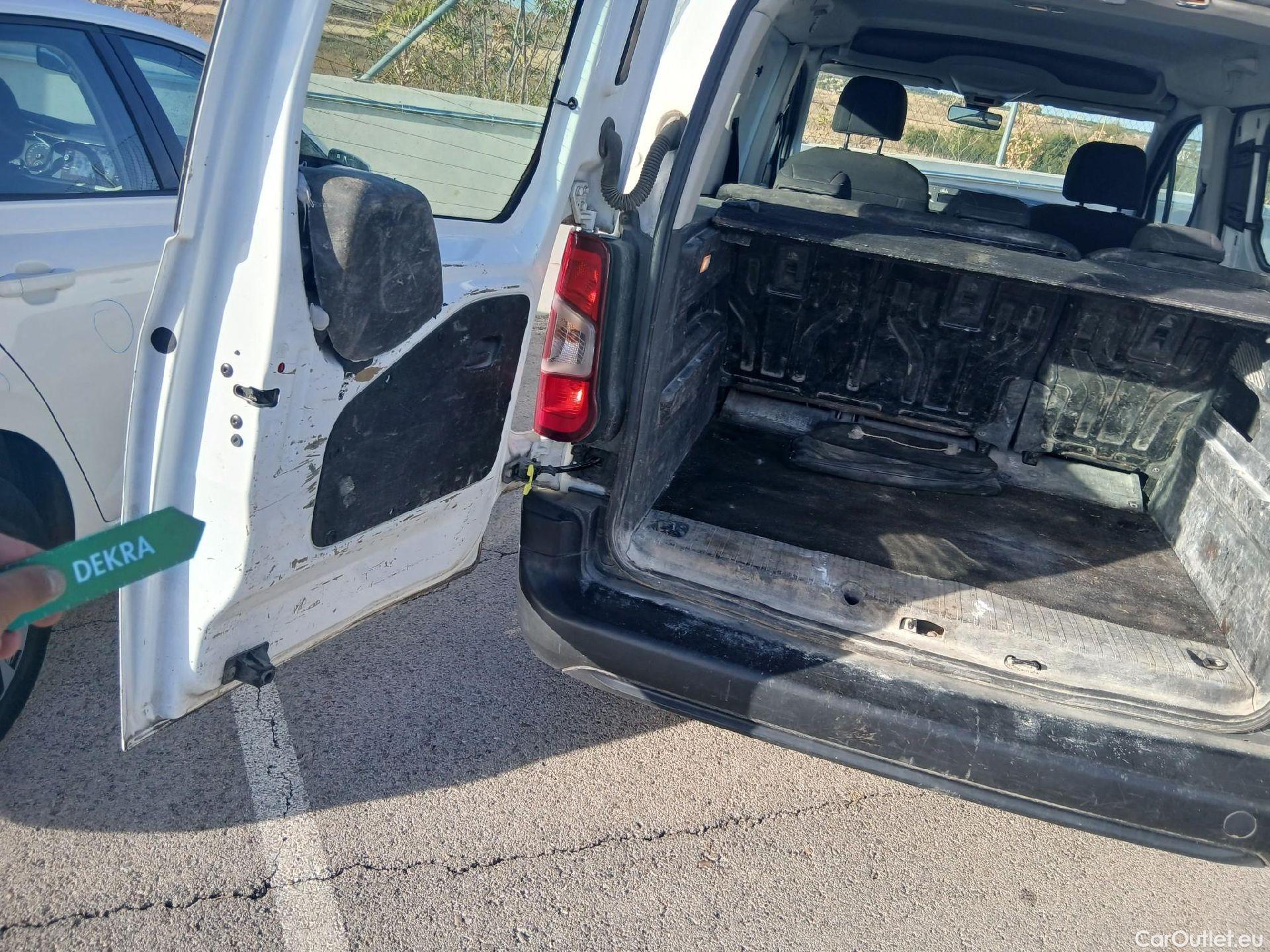  Citroen  Berlingo CITROEN  / 2018 / 4P / combi Talla M BlueHDi 100 S&S LIVE (AC) #2