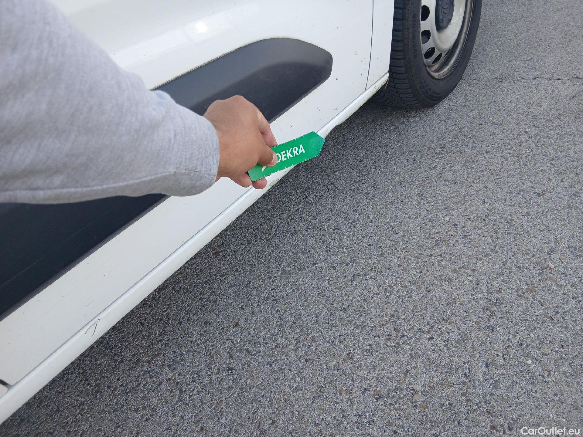  Citroen  Berlingo CITROEN  / 2018 / 4P / combi Talla M BlueHDi 100 S&S LIVE (AC) #38