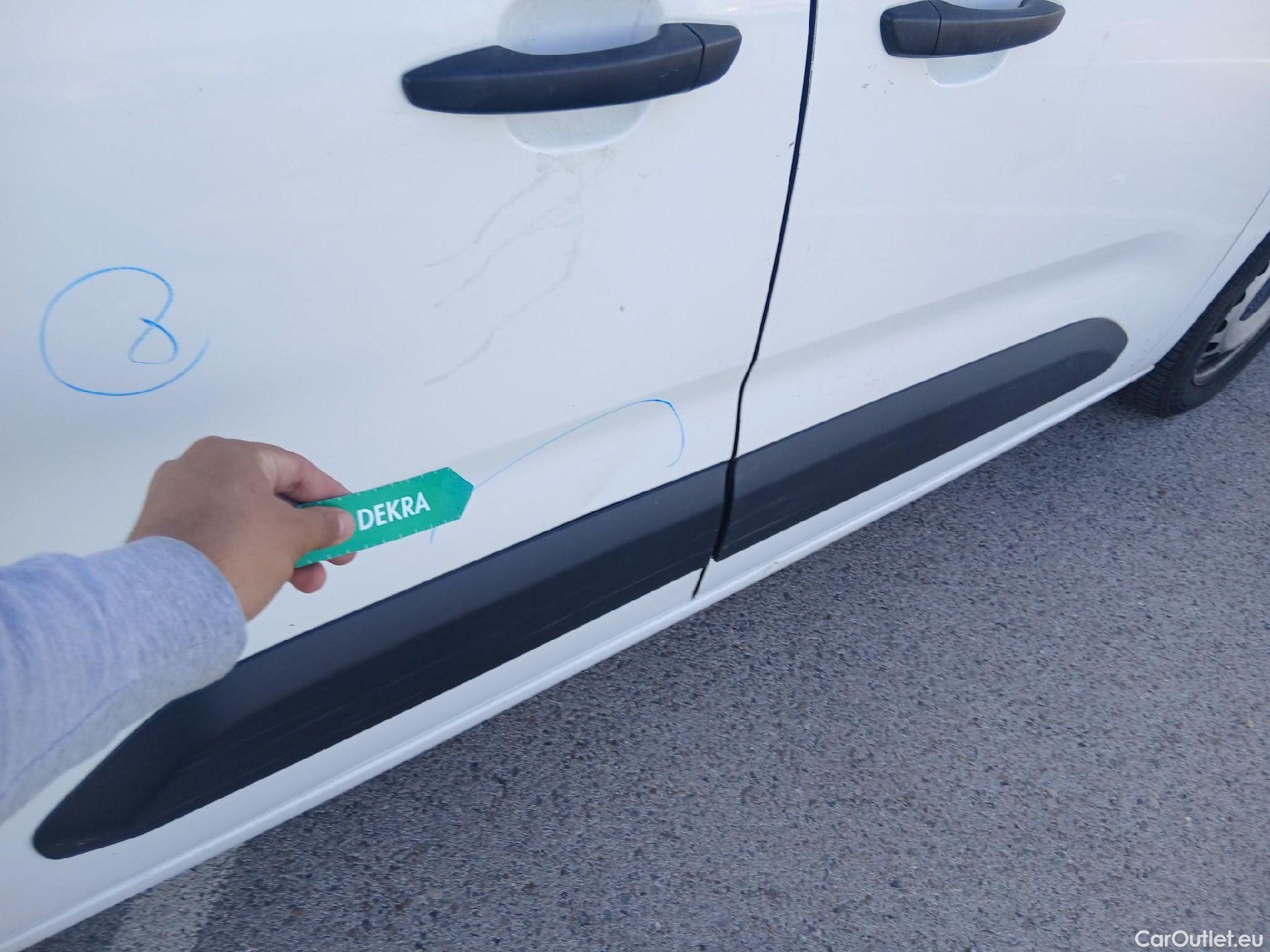  Citroen  Berlingo CITROEN  / 2018 / 4P / combi Talla M BlueHDi 100 S&S LIVE (AC) #36