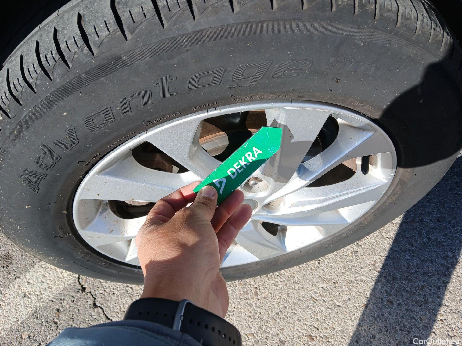  Hyundai  Tucson HYUNDAI  / 2018 / 5P / todoterreno 1.6 CRDI 85kW (116CV) 48V SLE 4X2(SP)(SL) #7