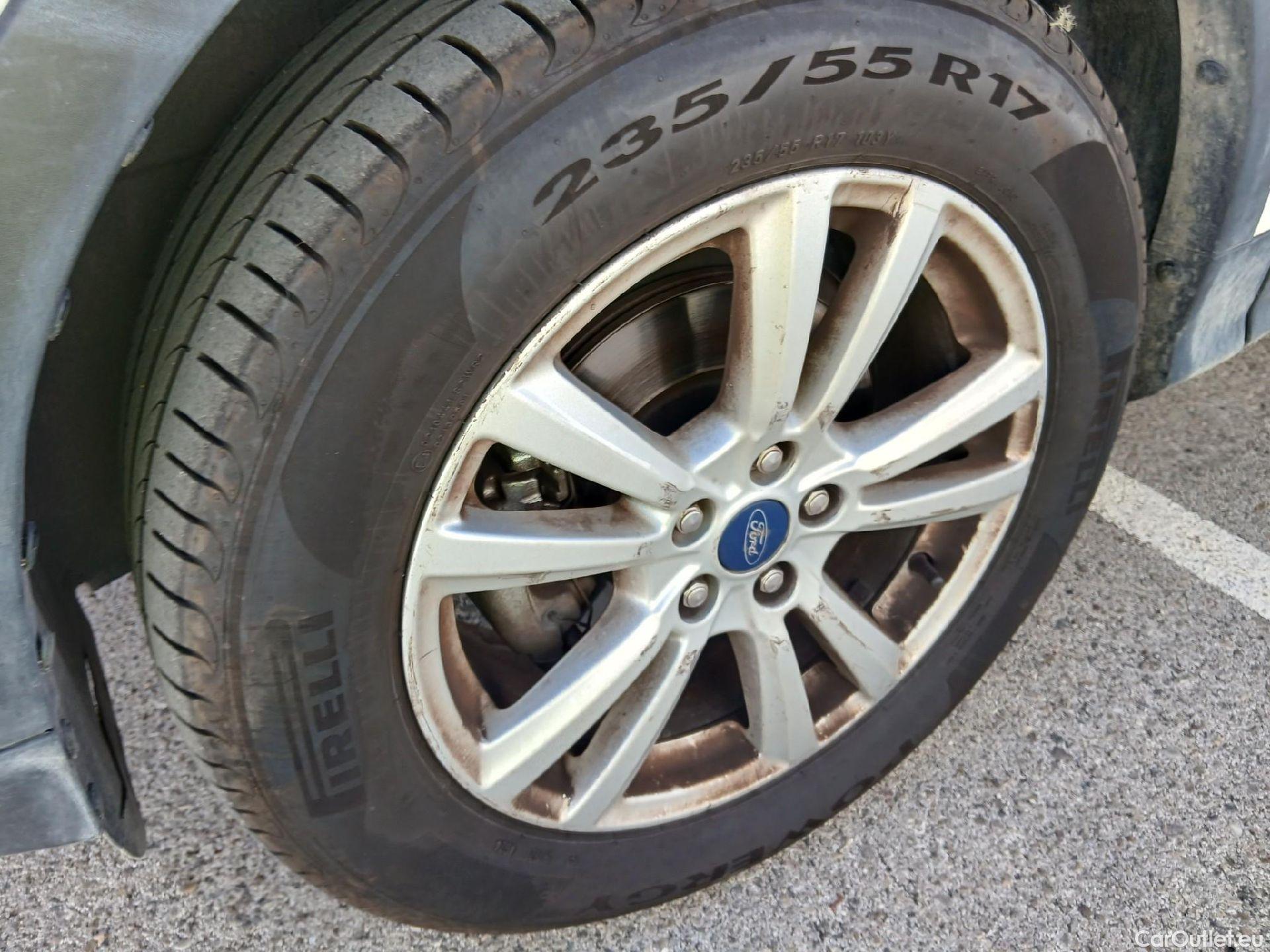  Ford  Kuga FORD  / 2016 / 5P / todoterreno 1.5 EcoBoost 88kW 4x2 Trend+ (CX) #13