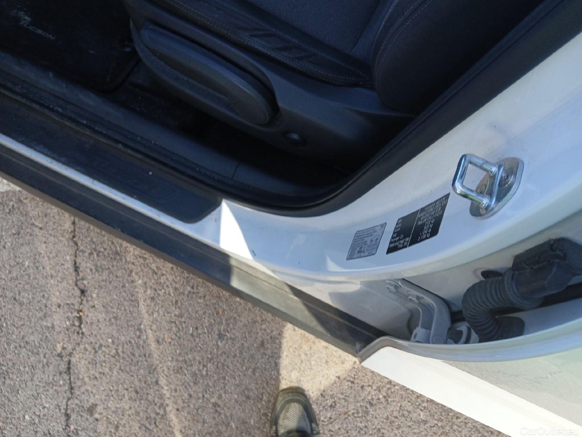  Hyundai  Tucson HYUNDAI  / 2018 / 5P / todoterreno 1.6 CRDI 85kW (116CV) 48V SLE 4X2(SP)(SL) #1