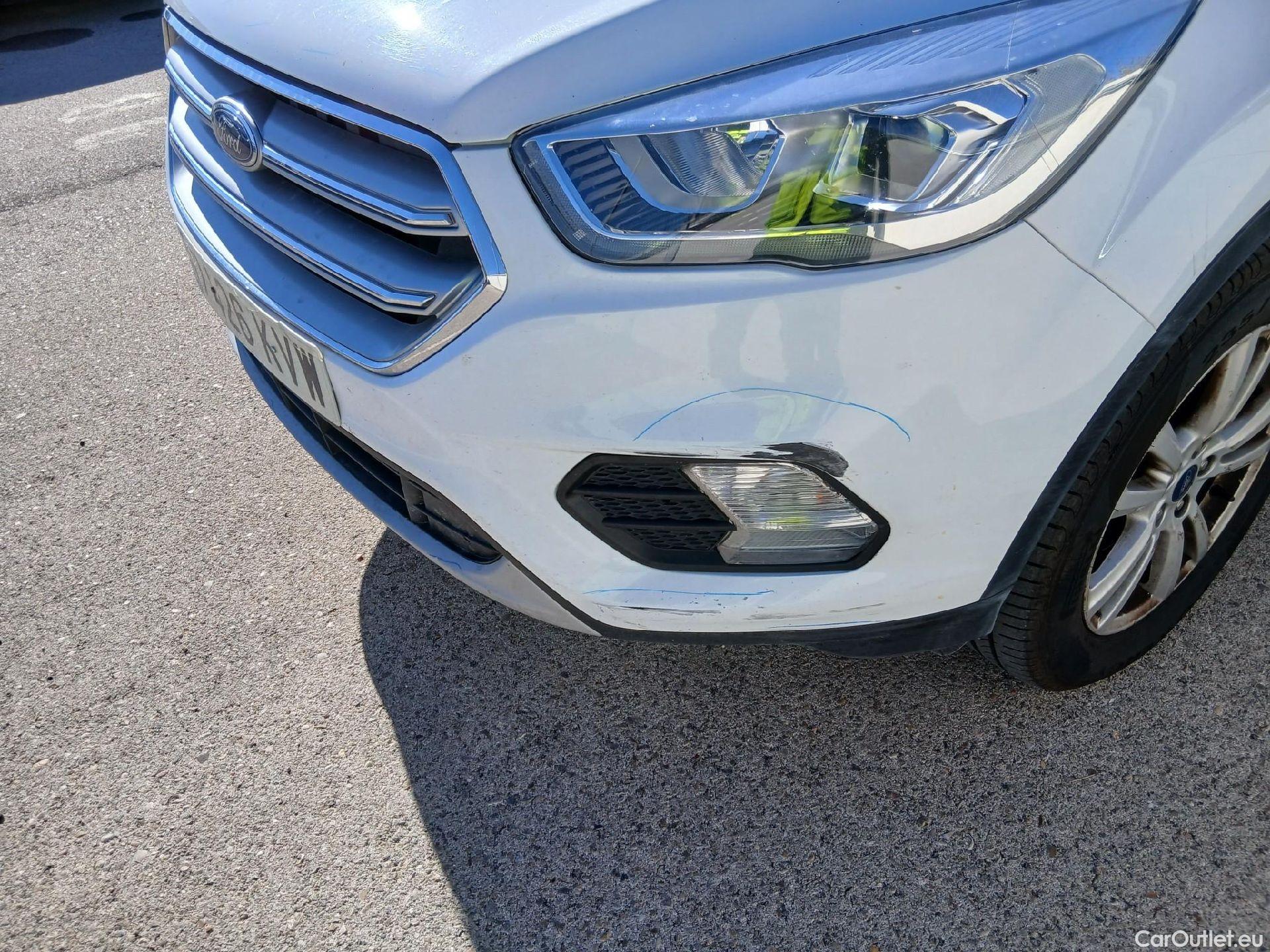  Ford  Kuga FORD  / 2016 / 5P / todoterreno 1.5 EcoBoost 88kW 4x2 Trend+ (CX) #2