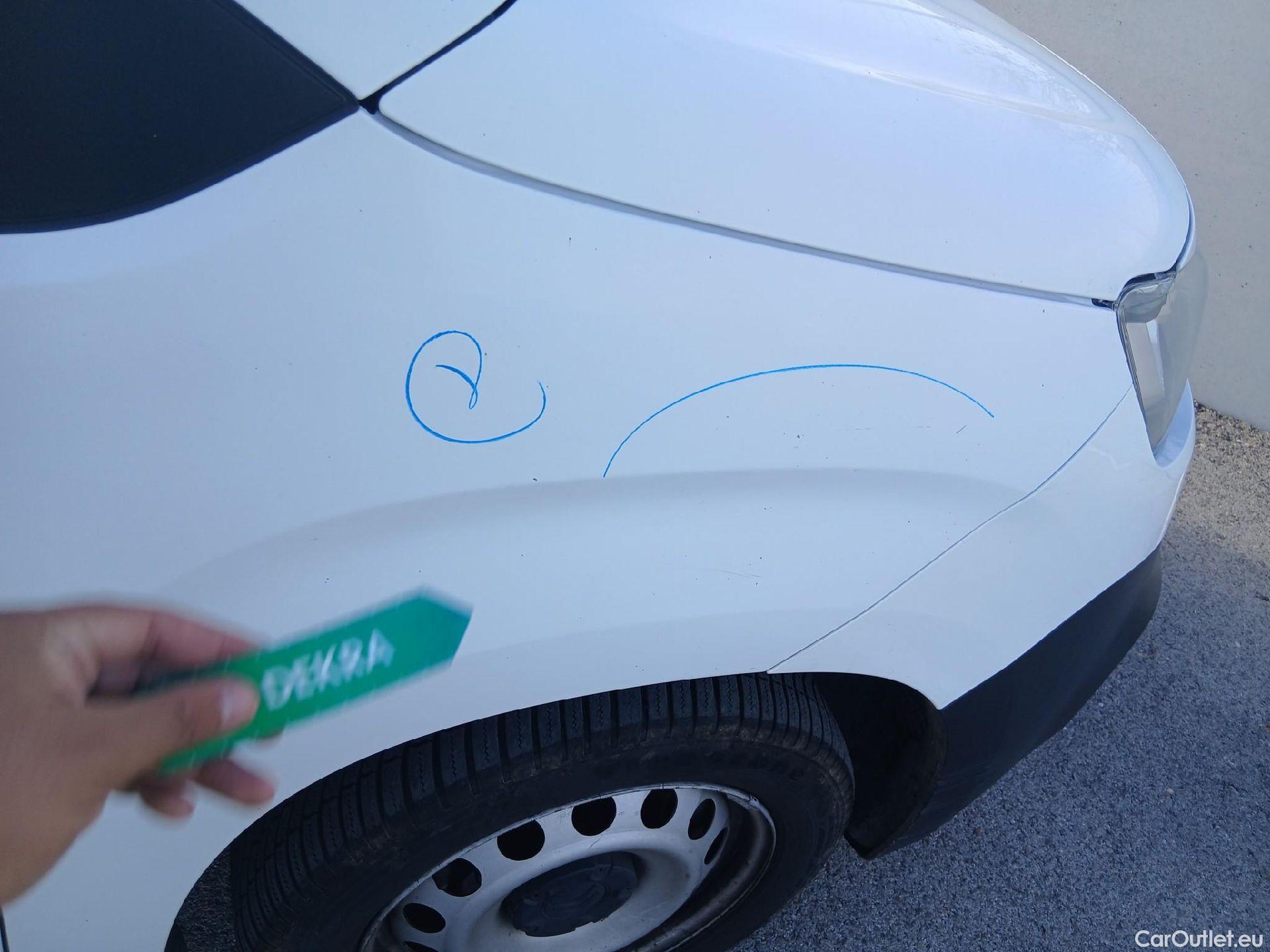  Citroen  Berlingo CITROEN  / 2018 / 4P / combi Talla M BlueHDi 100 S&S LIVE (AC) #41