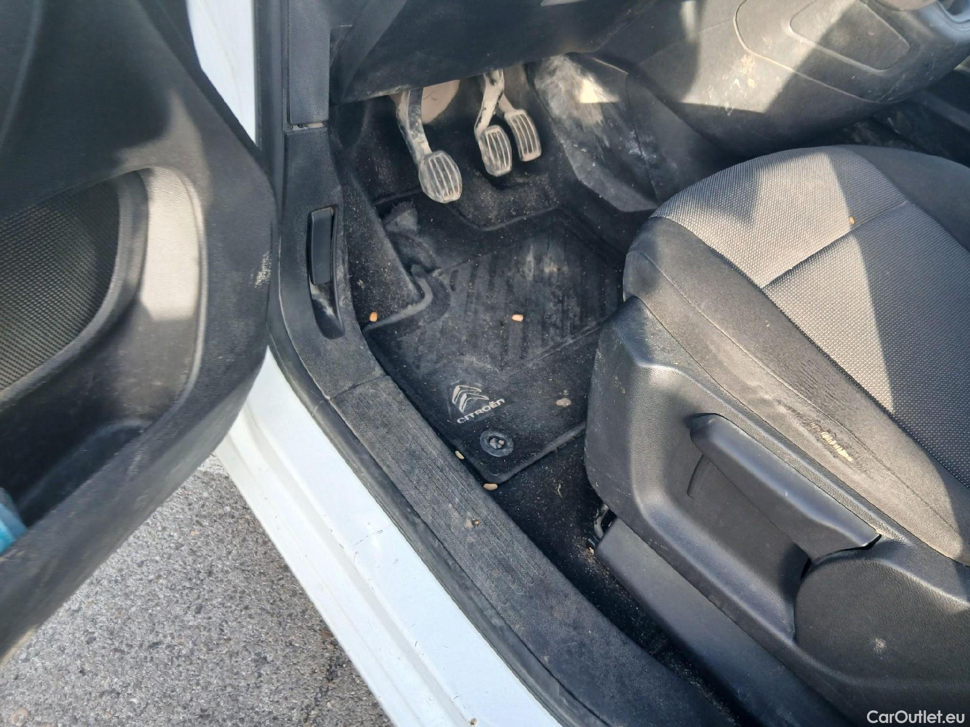  Citroen  Berlingo CITROEN  / 2018 / 4P / combi Talla M BlueHDi 100 S&S LIVE (AC) #14