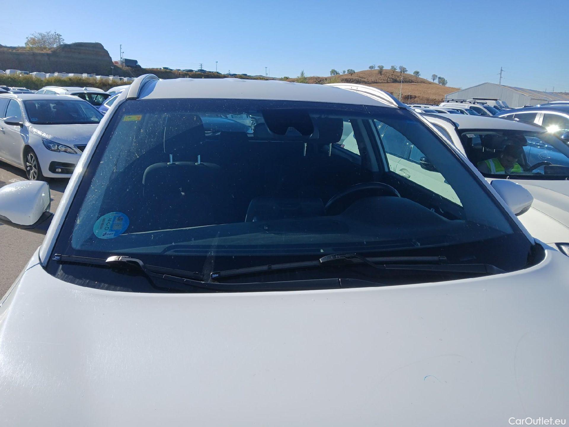  Hyundai  Tucson HYUNDAI  / 2018 / 5P / todoterreno 1.6 CRDI 85kW (116CV) 48V SLE 4X2(SP)(SL) #15