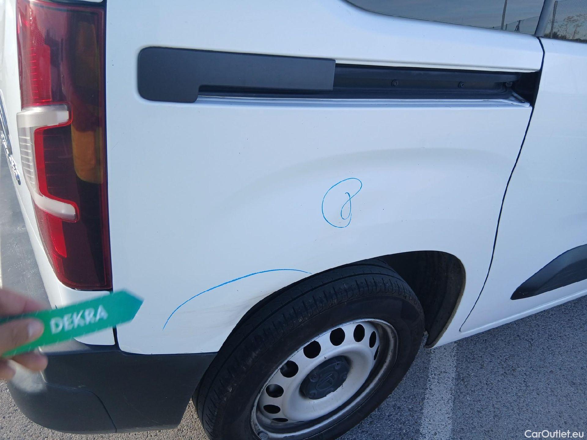  Citroen  Berlingo CITROEN  / 2018 / 4P / combi Talla M BlueHDi 100 S&S LIVE (AC) #33