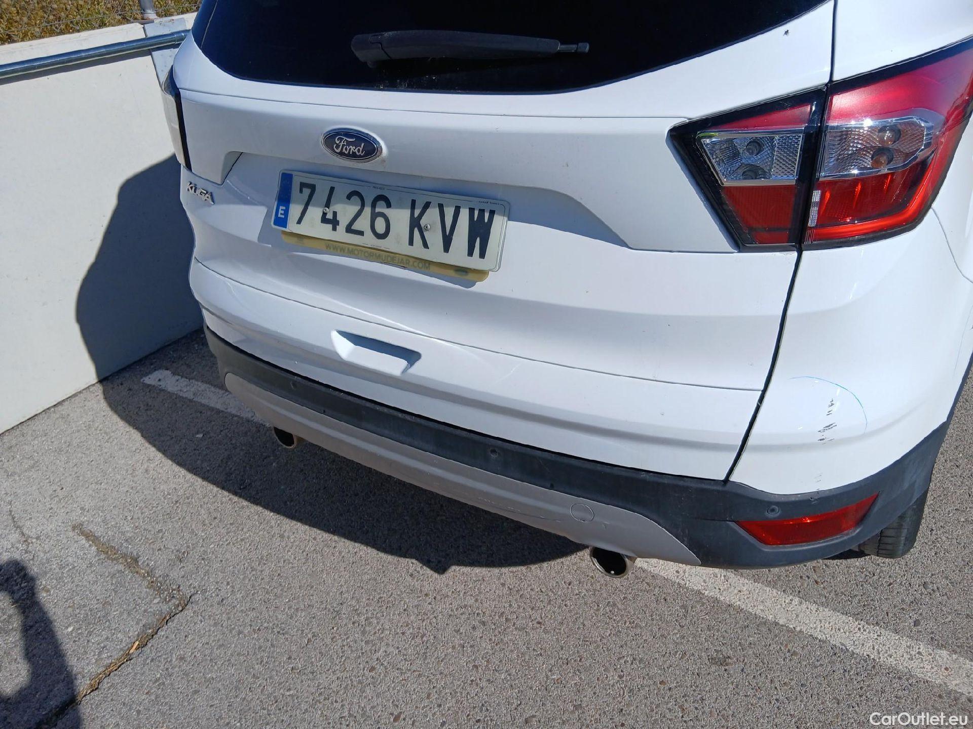  Ford  Kuga FORD  / 2016 / 5P / todoterreno 1.5 EcoBoost 88kW 4x2 Trend+ (CX) #30