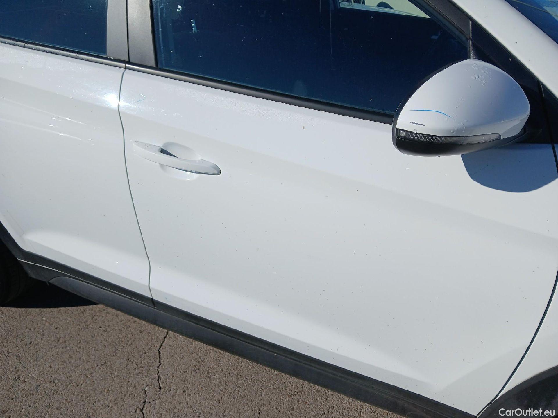  Hyundai  Tucson HYUNDAI  / 2018 / 5P / todoterreno 1.6 CRDI 85kW (116CV) 48V SLE 4X2(SP)(SL) #25