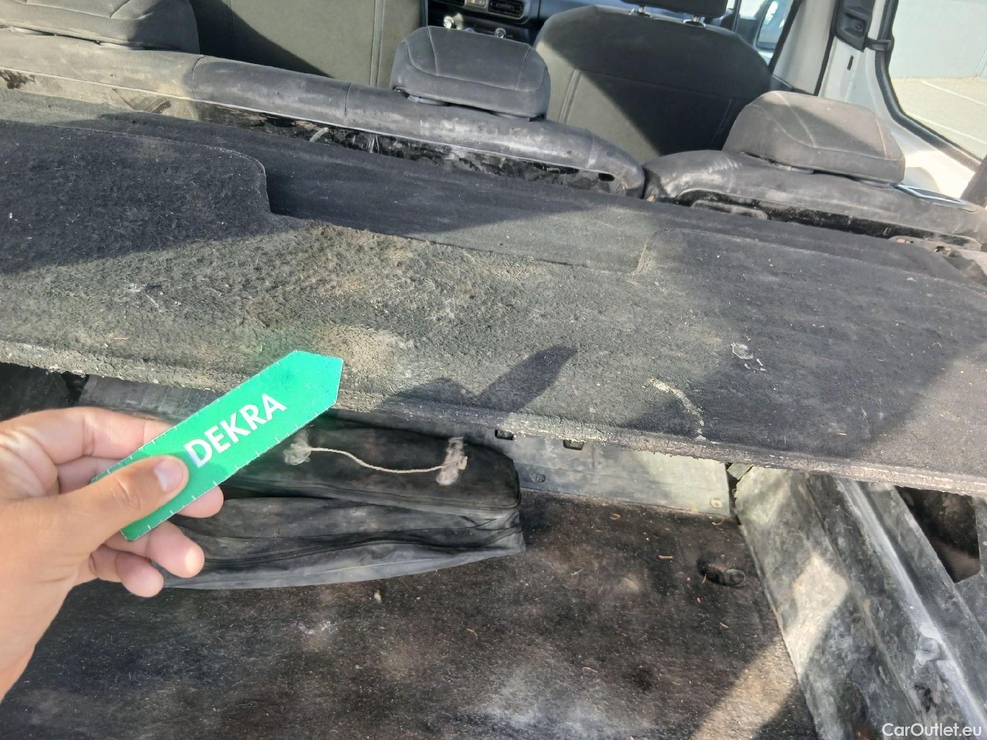  Citroen  Berlingo CITROEN  / 2018 / 4P / combi Talla M BlueHDi 100 S&S LIVE (AC) #9