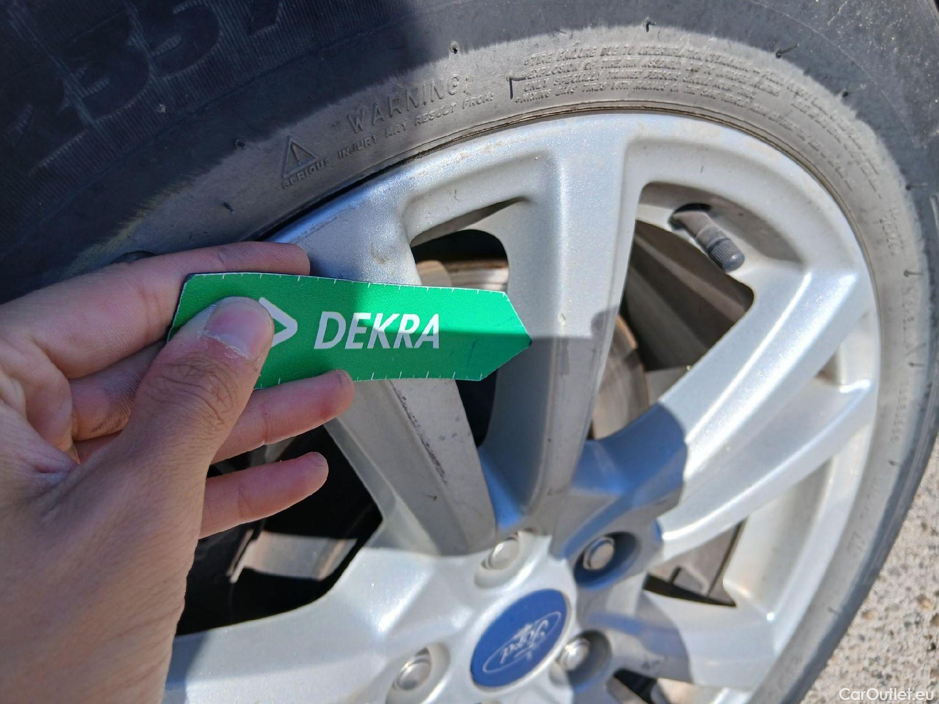  Ford  Kuga FORD  / 2016 / 5P / todoterreno 1.5 EcoBoost 88kW 4x2 Trend+ (CX) #38