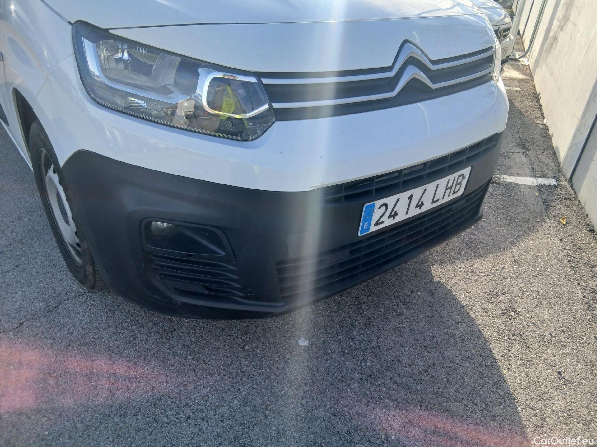  Citroen  Berlingo CITROEN  / 2018 / 4P / combi Talla M BlueHDi 100 S&S LIVE (AC) #19