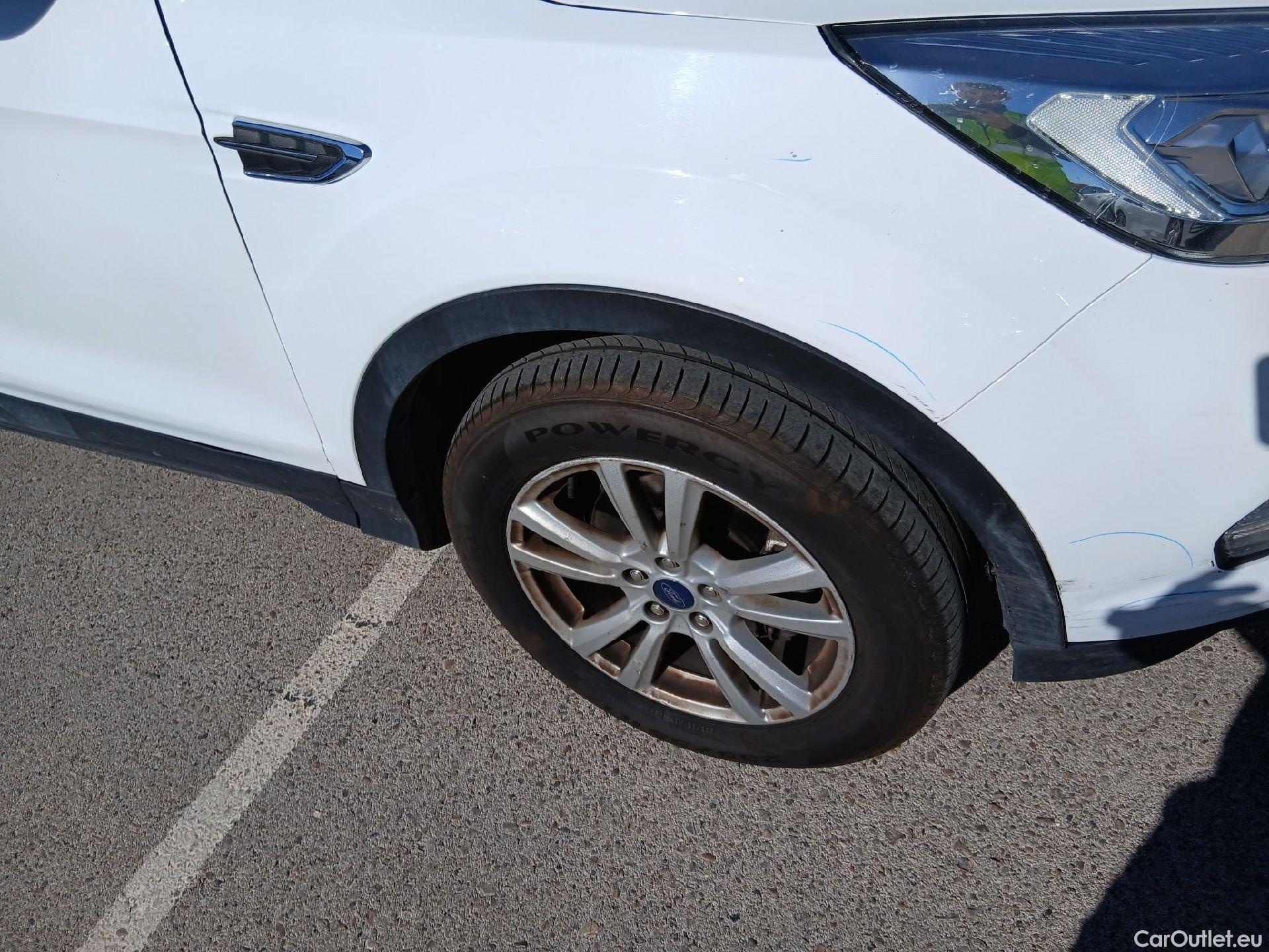  Ford  Kuga FORD  / 2016 / 5P / todoterreno 1.5 EcoBoost 88kW 4x2 Trend+ (CX) #50