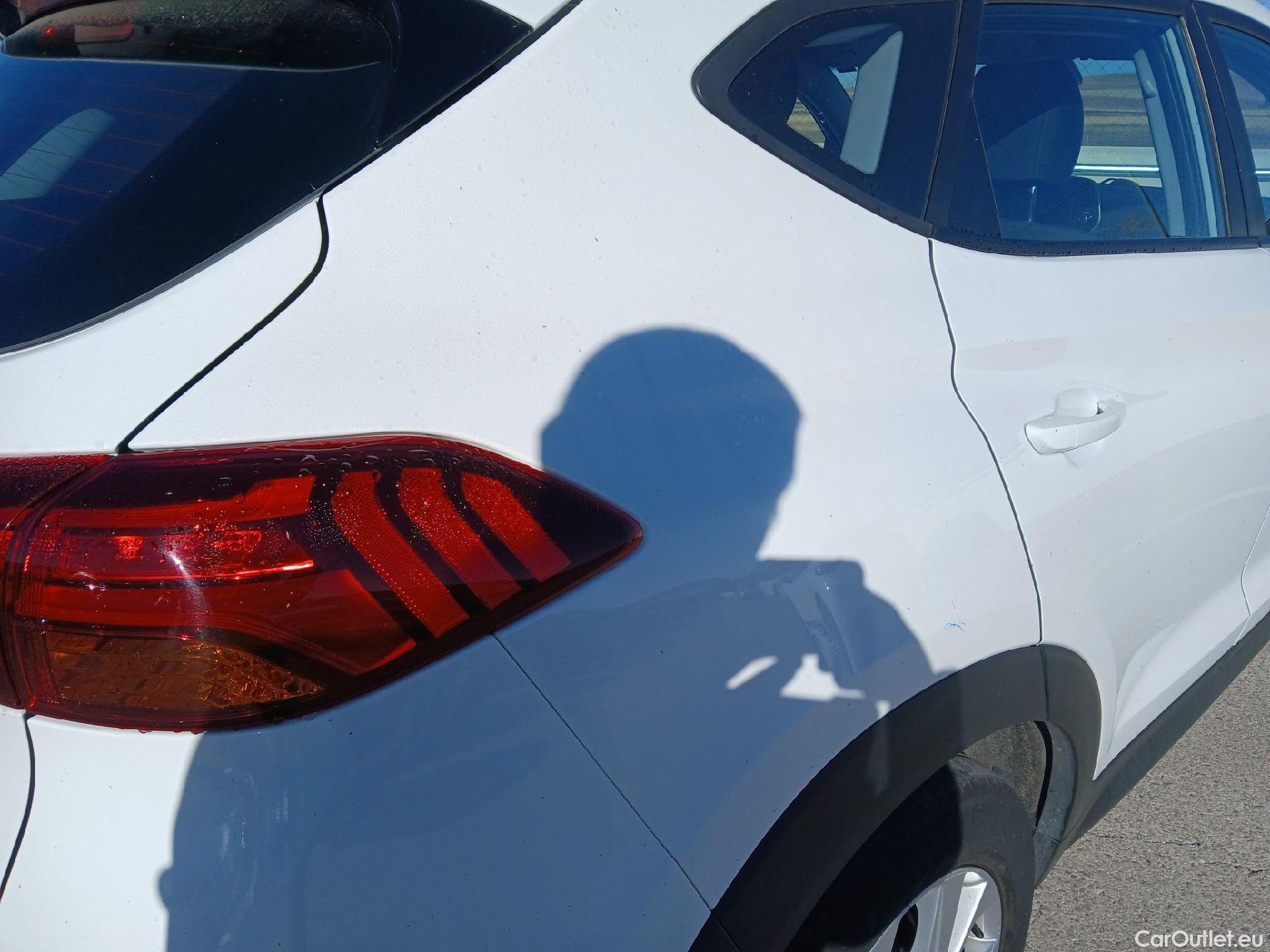  Hyundai  Tucson HYUNDAI  / 2018 / 5P / todoterreno 1.6 CRDI 85kW (116CV) 48V SLE 4X2(SP)(SL) #24