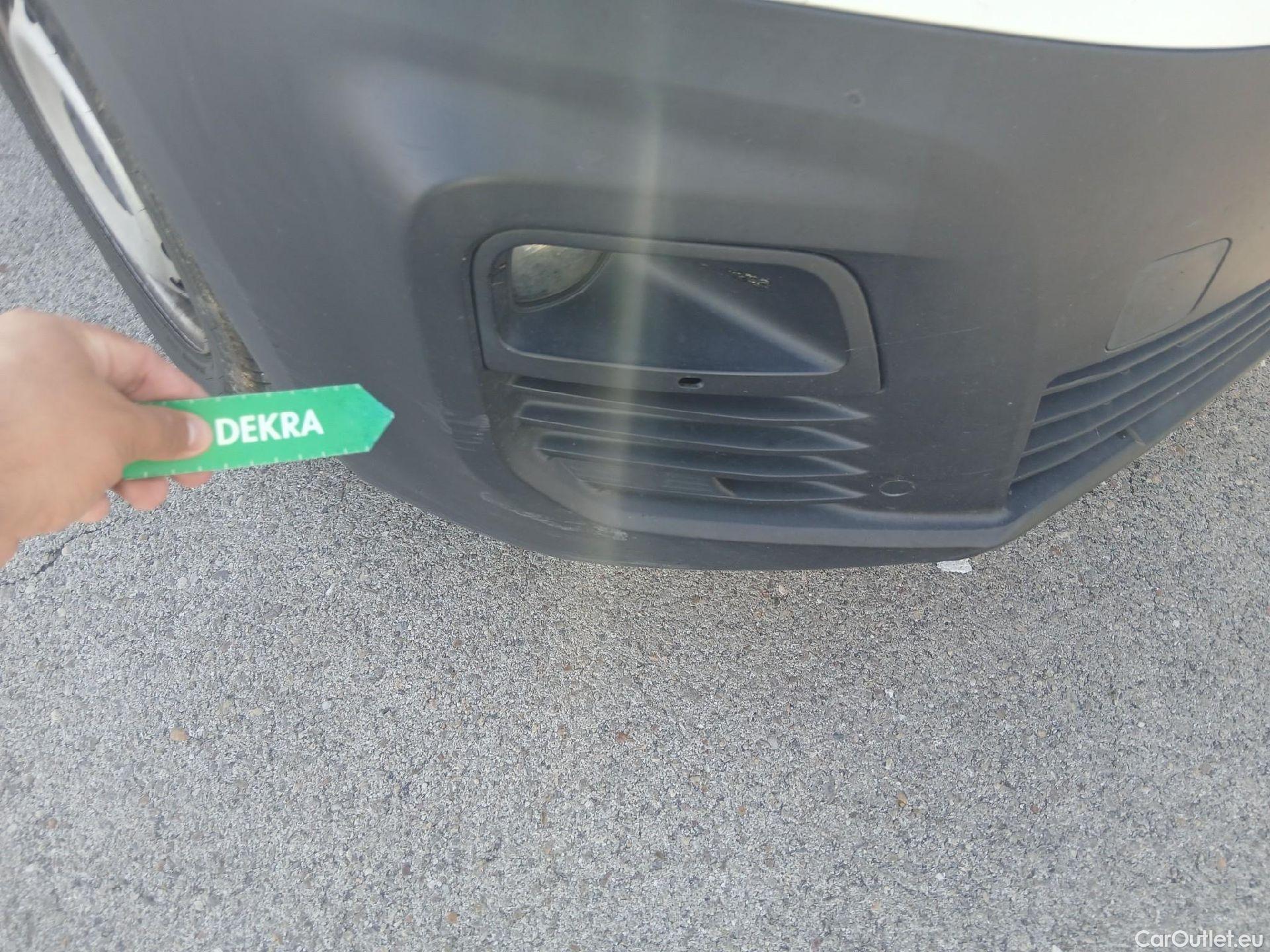  Citroen  Berlingo CITROEN  / 2018 / 4P / combi Talla M BlueHDi 100 S&S LIVE (AC) #20