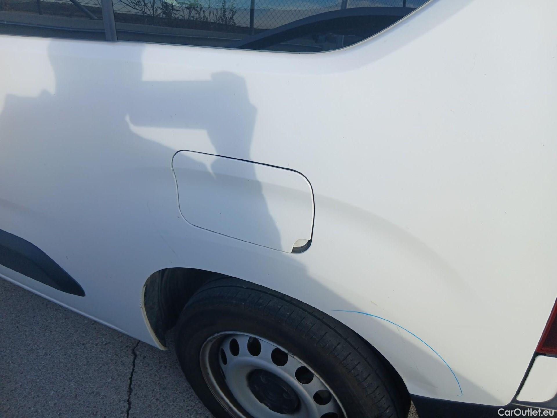  Citroen  Berlingo CITROEN  / 2018 / 4P / combi Talla M BlueHDi 100 S&S LIVE (AC) #28