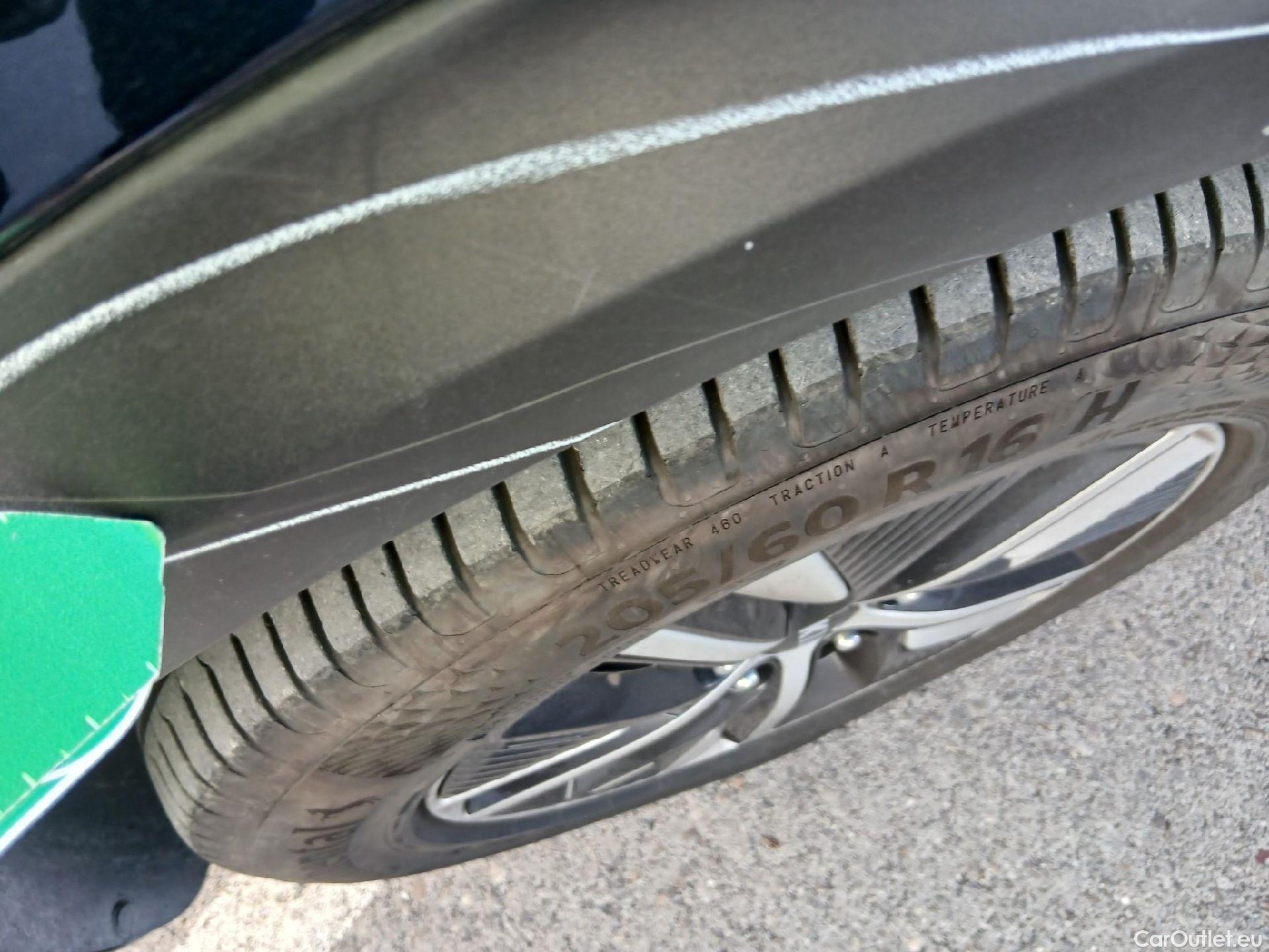  KIA  Niro KIA  1.6 GDi PHEV 104kW (141CV) Drive (AC) #22