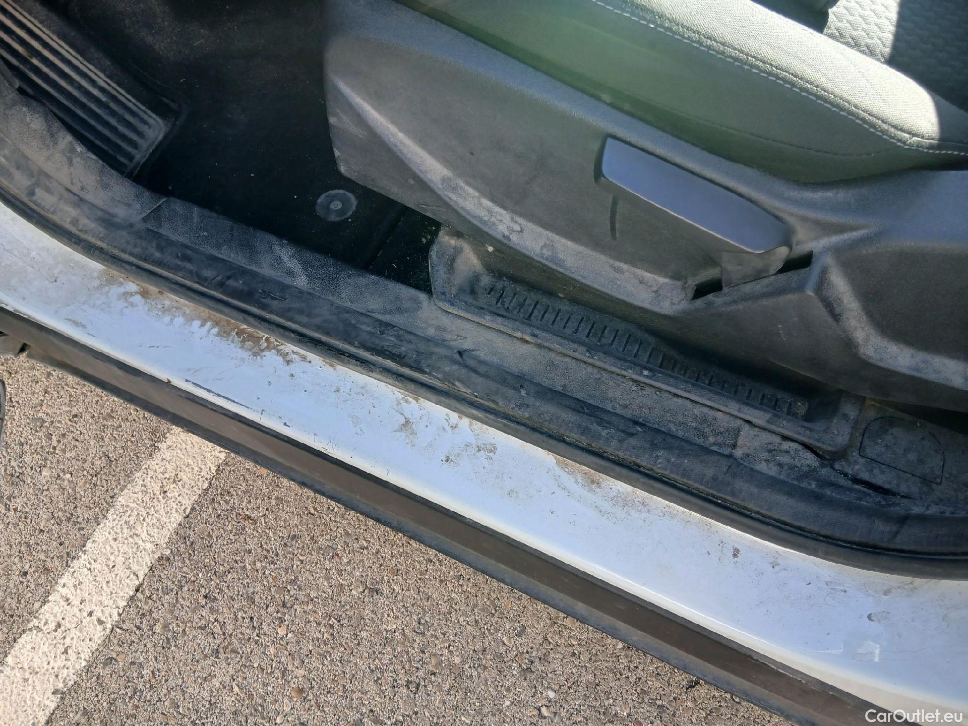  Ford  Kuga FORD  / 2016 / 5P / todoterreno 1.5 EcoBoost 88kW 4x2 Trend+ (CX) #25