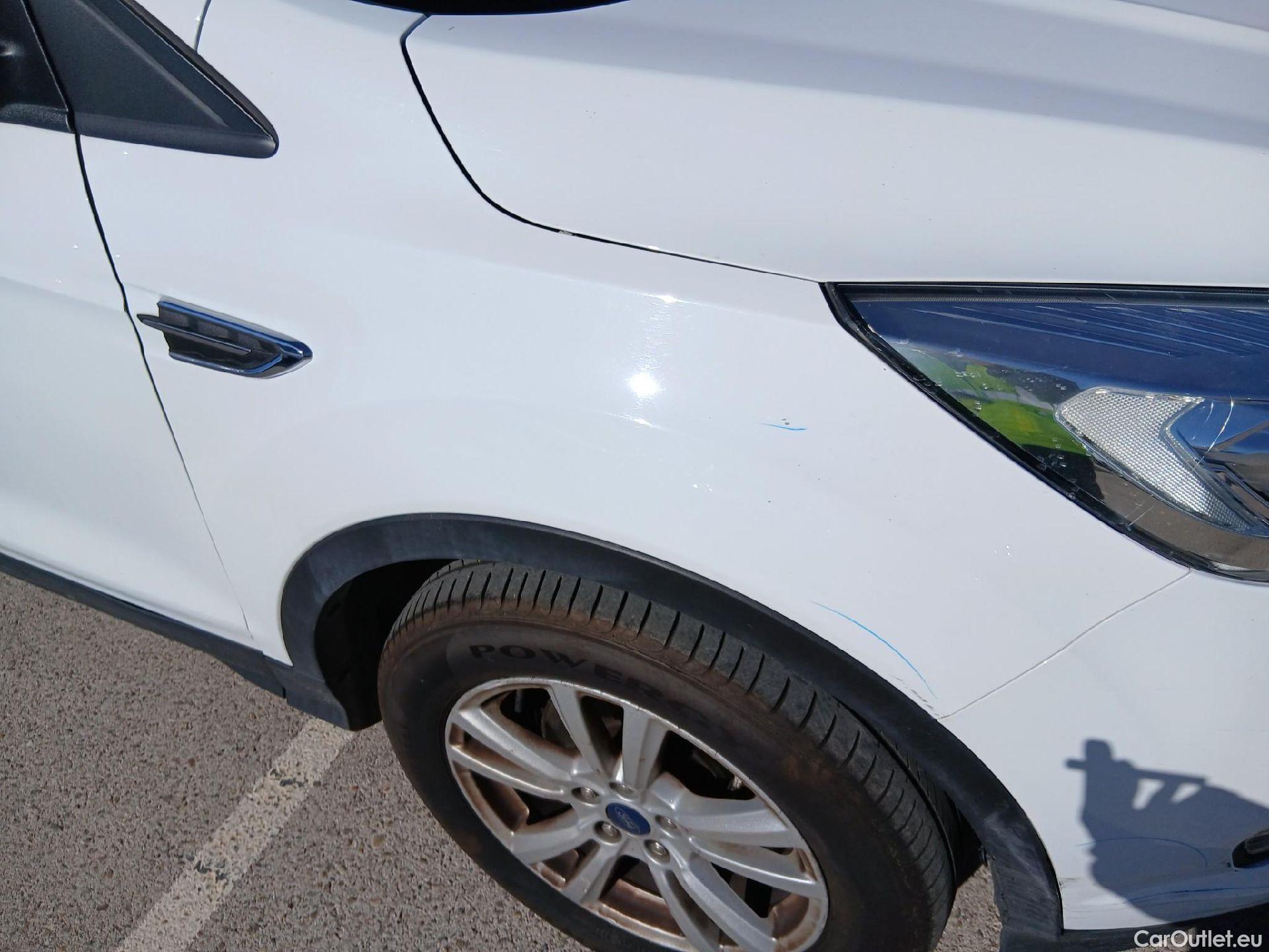  Ford  Kuga FORD  / 2016 / 5P / todoterreno 1.5 EcoBoost 88kW 4x2 Trend+ (CX) #47