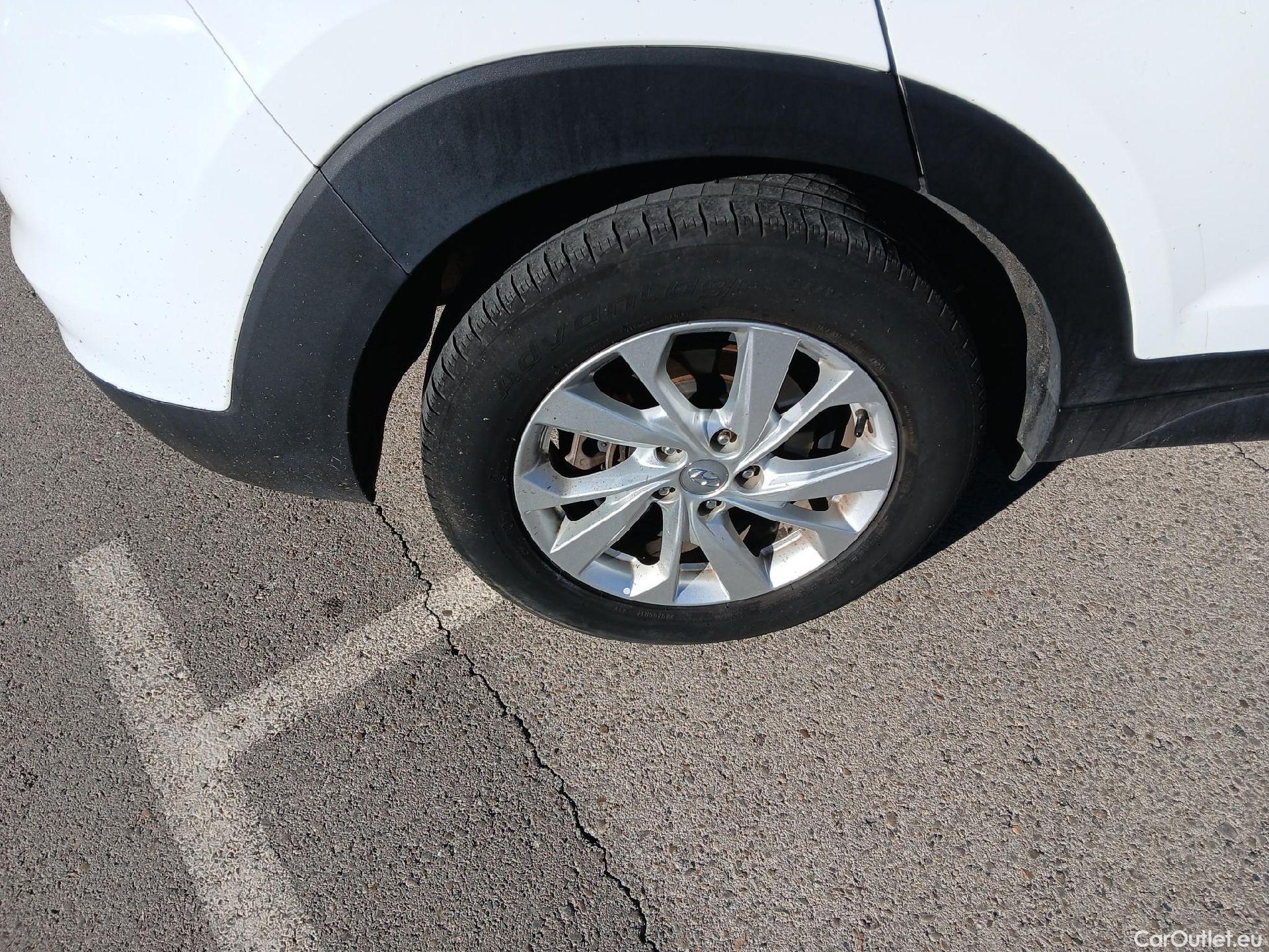  Hyundai  Tucson HYUNDAI  / 2018 / 5P / todoterreno 1.6 CRDI 85kW (116CV) 48V SLE 4X2(SP)(SL) #8