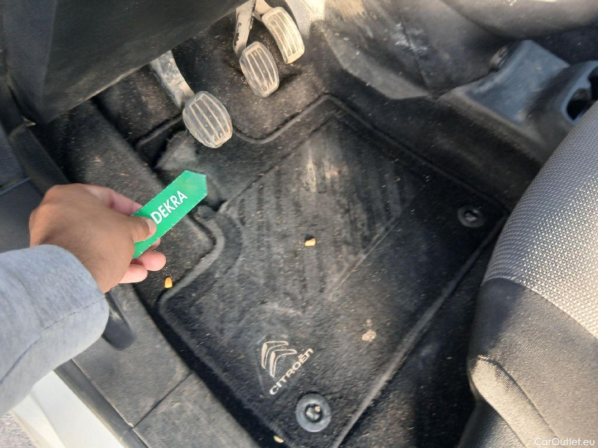  Citroen  Berlingo CITROEN  / 2018 / 4P / combi Talla M BlueHDi 100 S&S LIVE (AC) #15