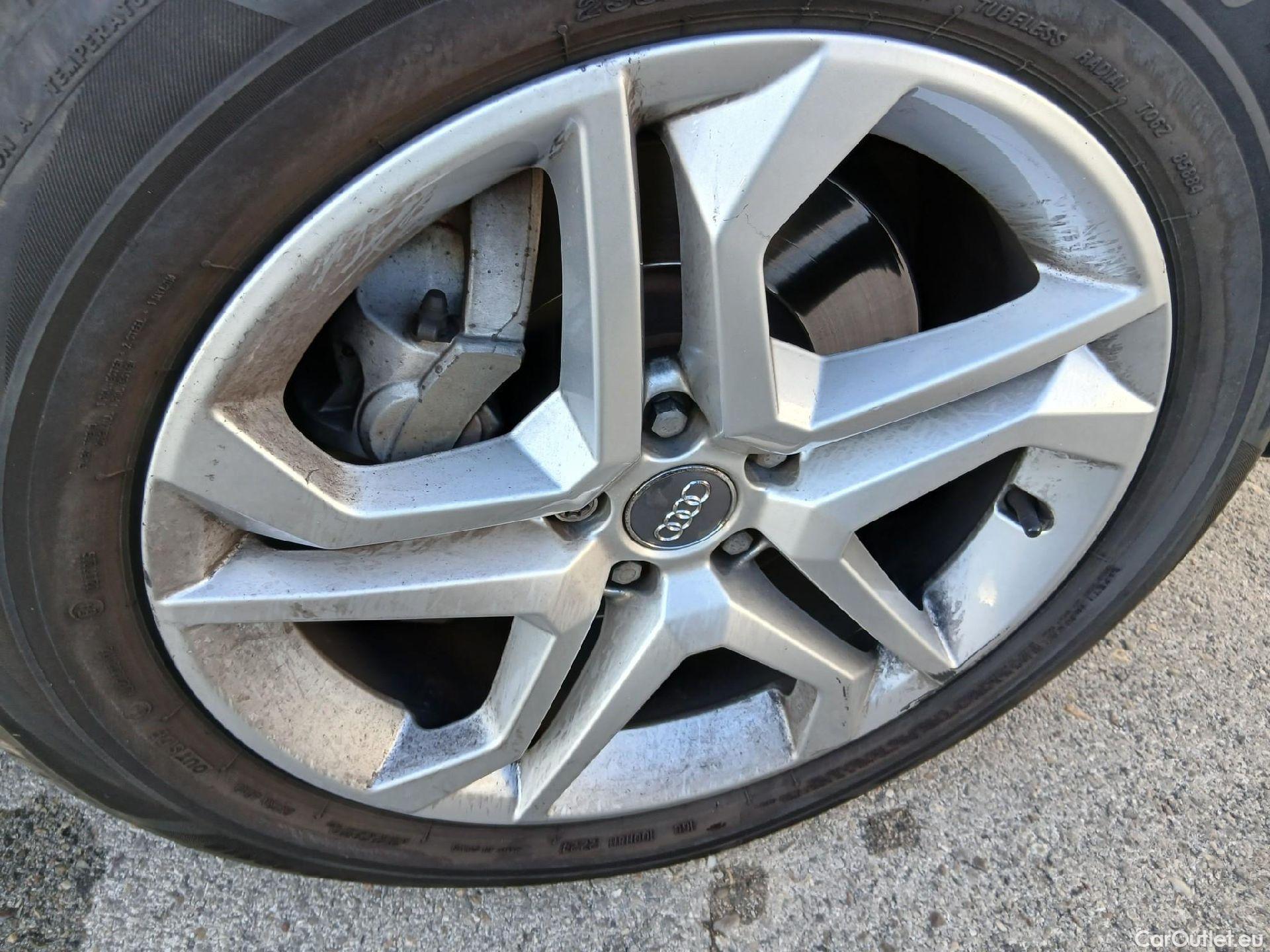  Audi  Q5 AUDI  / 2016 / 5P / todoterreno Design 35 TDI 120kW quattro S tronic #48