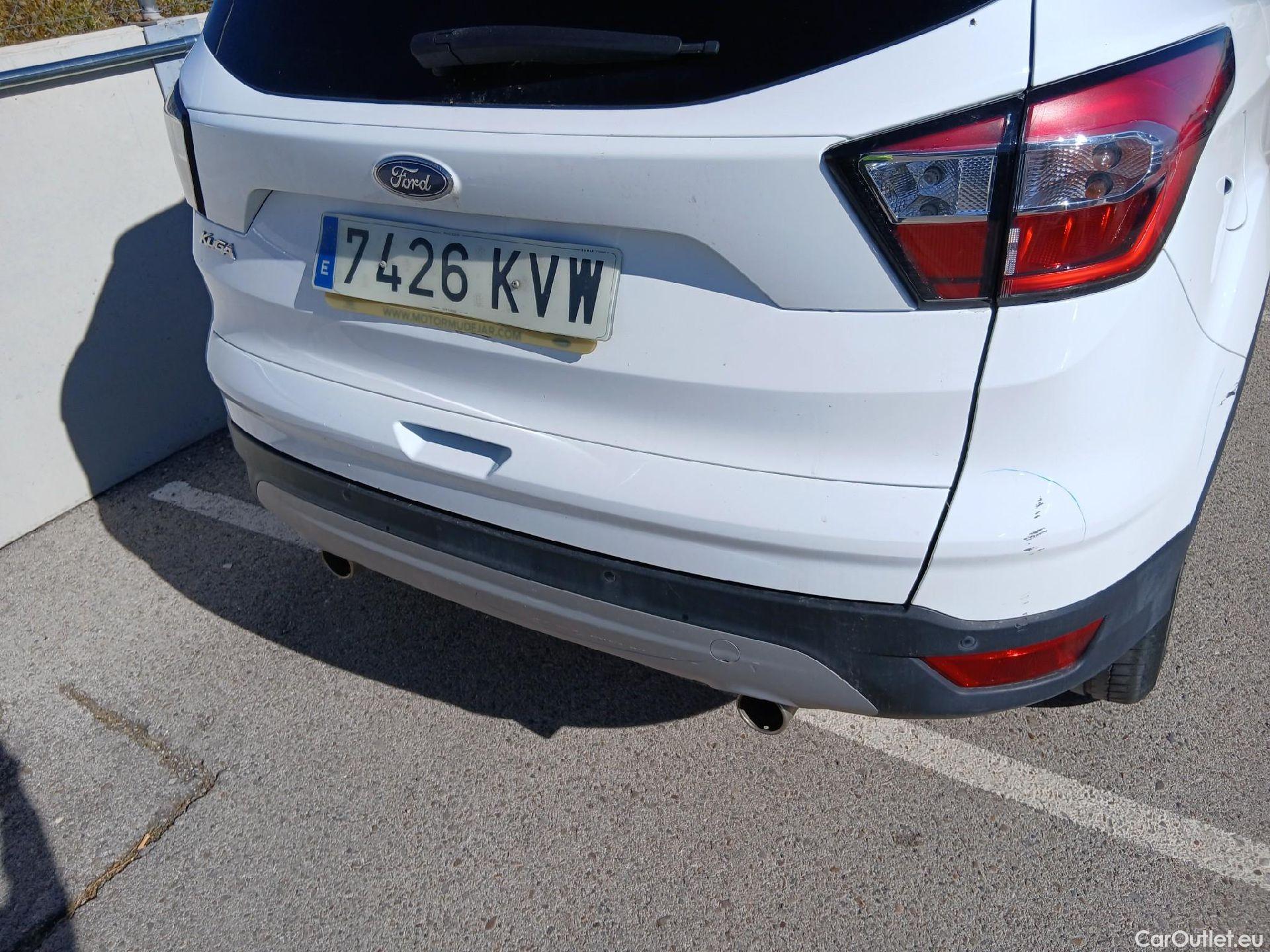  Ford  Kuga FORD  / 2016 / 5P / todoterreno 1.5 EcoBoost 88kW 4x2 Trend+ (CX) #32