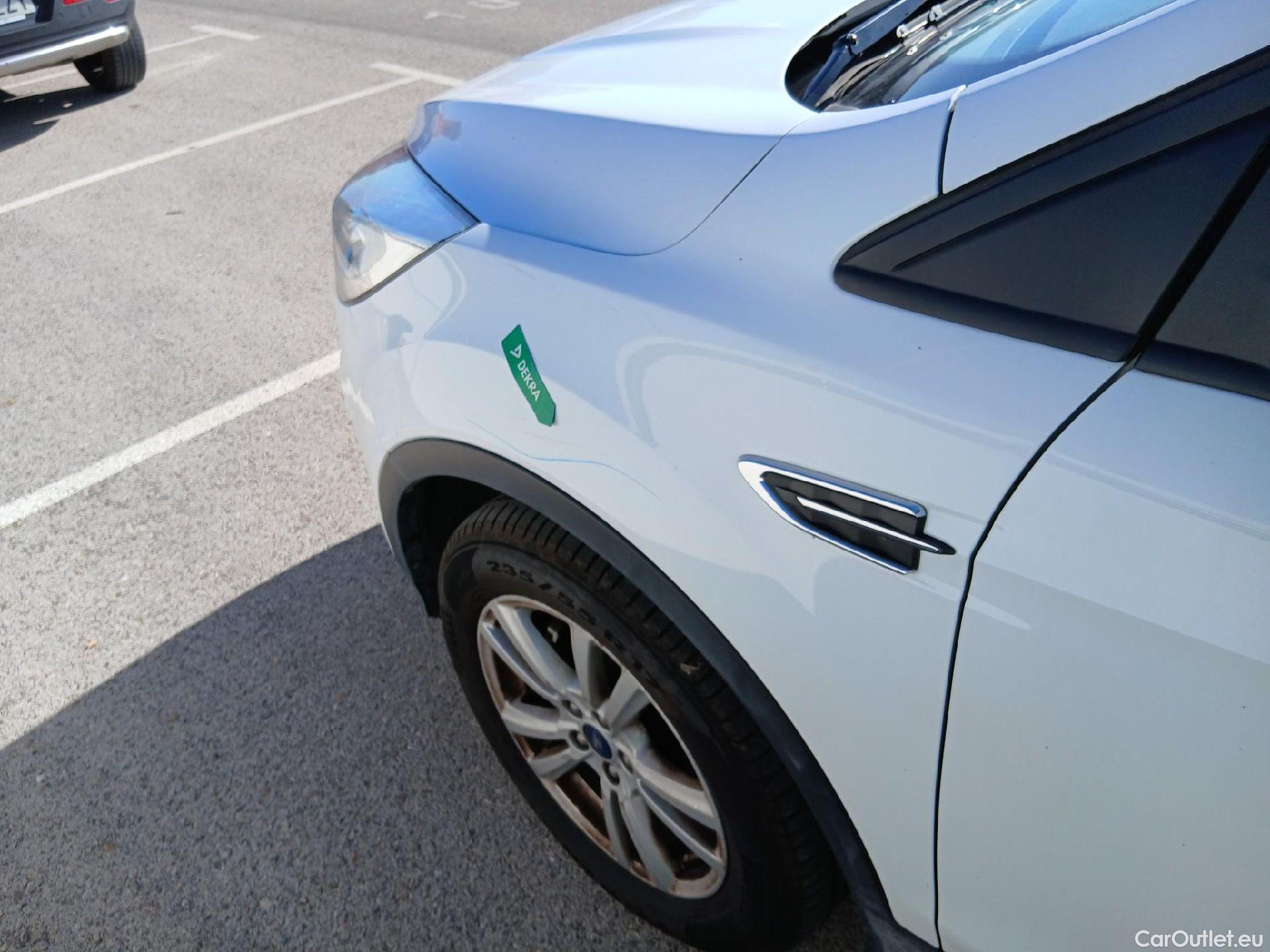  Ford  Kuga FORD  / 2016 / 5P / todoterreno 1.5 EcoBoost 88kW 4x2 Trend+ (CX) #15